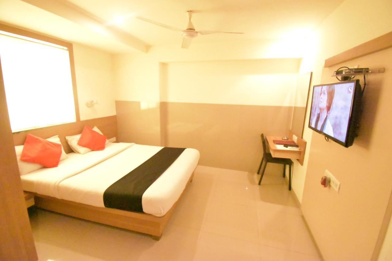 Hotel Everest Lodging Nova Bombaim Exterior foto