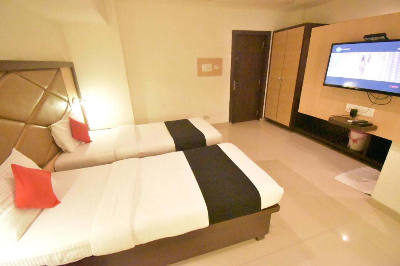 Hotel Everest Lodging Nova Bombaim Exterior foto